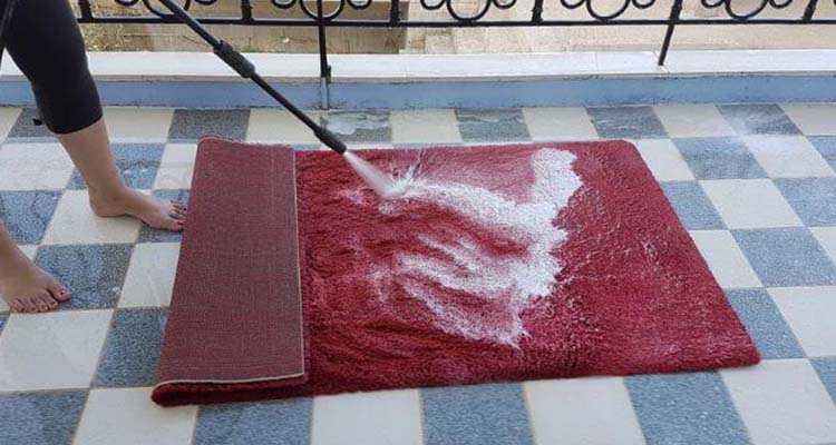 انتخاب بهترین زمان برای شستن فرشها: تاثیر فصل بر کیفیت شستشو و عمر مفید فرش